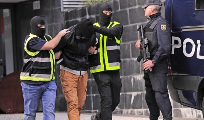 تنسيق أمني مغربي إسباني يُطيح بأحد المتطرفين الموالين لتنظيم “داعش” ببرشلونة