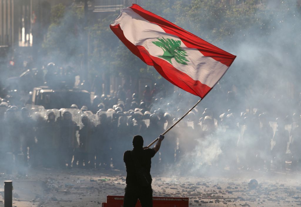 استقالة رئيس الوزراء اللبناني بعد فاجعة انفجار “مرفأ بيروت”