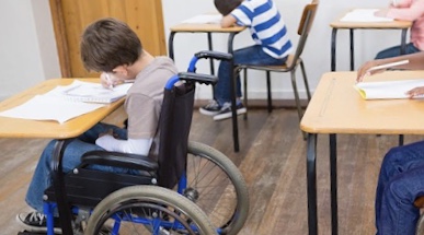مدارس خاصة ترفض استقبال تلاميذ في وضعية إعاقة يجر أمزازي للمساءلة