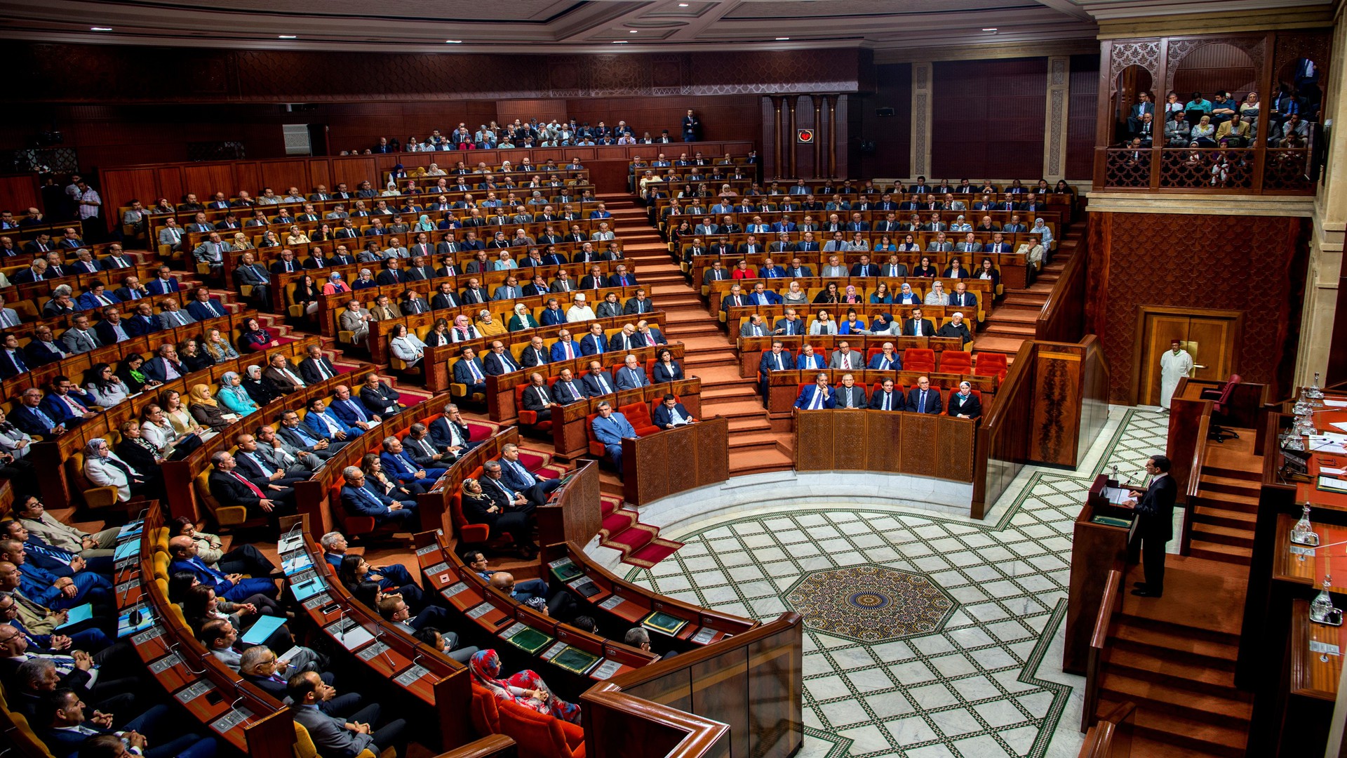 “البام” يتقدم بمقترح قانون لإلغاء تقاعد البرلمانيين وأنباء عن إضافة 30 مقعدا برلمانيا جديدا