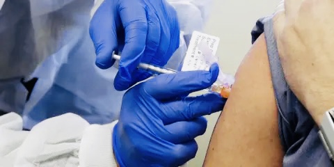 رسميا: وزارة الصحة تنفي انطلاق عملية التلقيح ضد فيروس “كورونا” المستجد