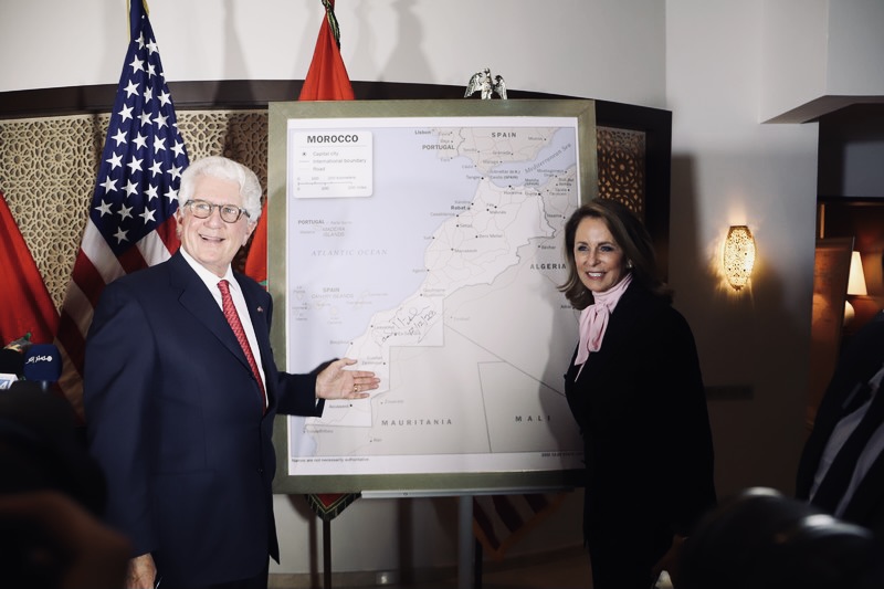 الولايات المتحدة الأمريكية تهدي “الخريطة الكاملة للمغرب” إلى الملك محمد السادس