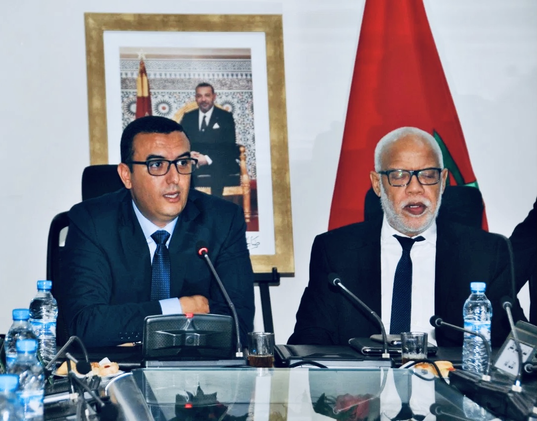 تصريحات الوزير أمكراز المثيرة للجدل لقناة معادية للمغرب توقف جلسة برلمانية