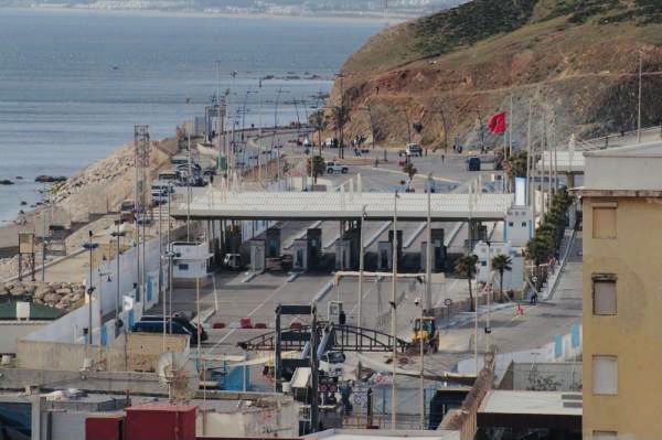 صحيفة “لاراثون” الإسبانية: المغرب سيفتح معابر سبتة و مليلية في 10يناير 2021 !