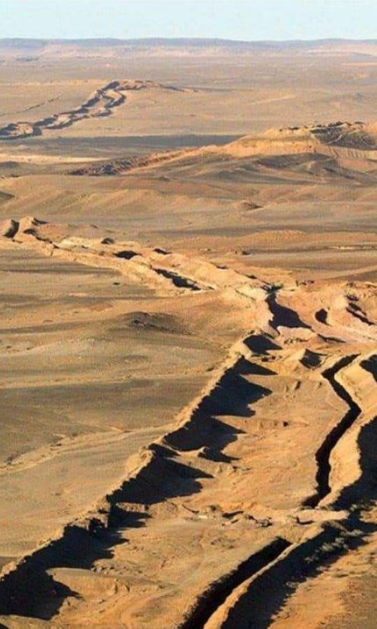 الجدار الدفاعي المغربي يمتد في الصحراء